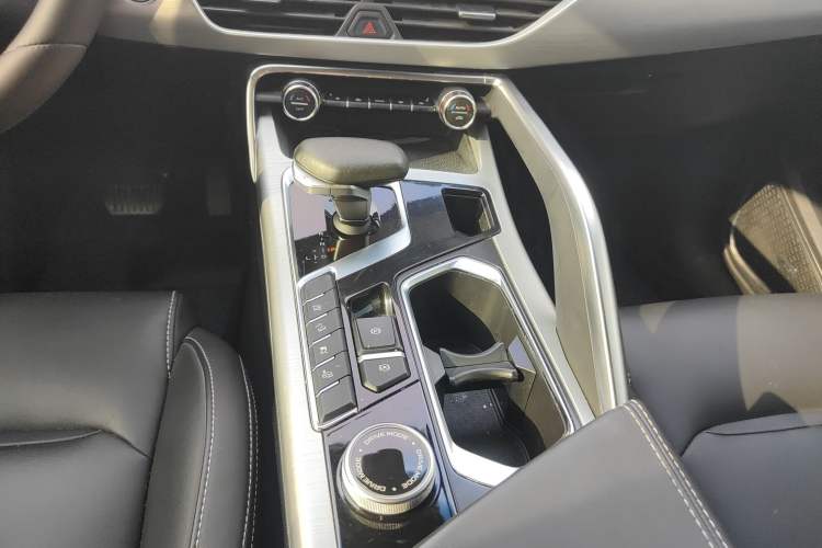 Used Geely Auto Monjaro New Energy 2019 400T YAOXINGZHE Pure Electric Range 80 KM Gear Lever