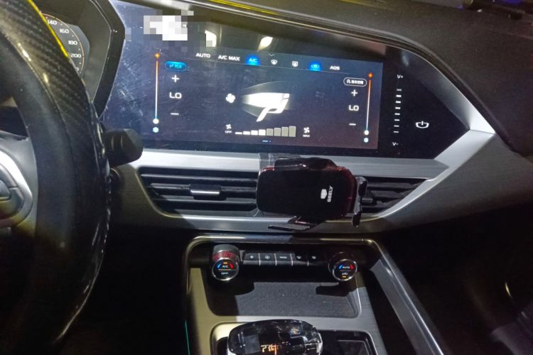 Used Geely Auto Monjaro New Energy 2019 400T YAOXINGER Pure Electric Range 56 km Audio And AC Panel