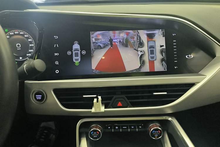 Used Geely Auto Monjaro New Energy 2019 400T Yuxingzhe Pure Electric Range 56 km Audio And AC Panel