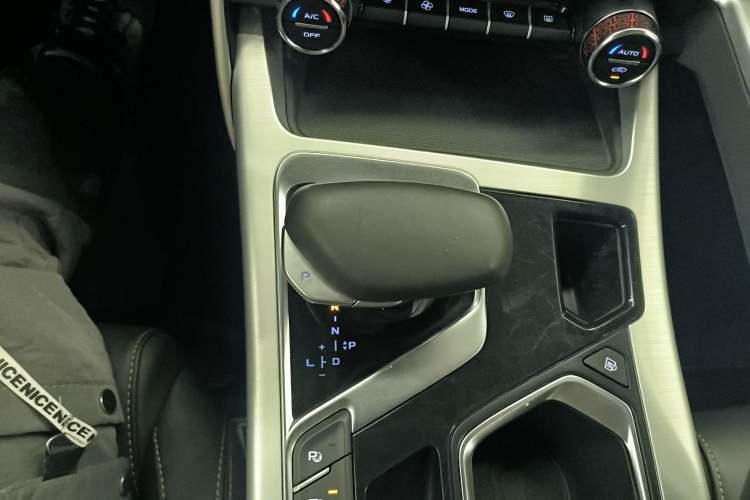 Used Geely Auto Monjaro New Energy 2019 400T Yuxingzhe Pure Electric Range 56 km Gear Lever