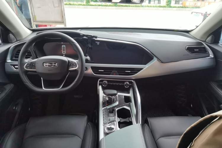 Used Geely Auto Monjaro New Energy 2019 400T YAOXINGZHE Pure Electric Range 80 KM Center Console
