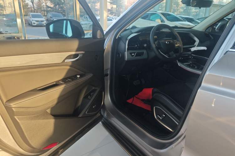 Used Geely Auto Monjaro New Energy 2019 Updated Version 400T YAOXINGER Pure Electric Range 80 KM Interior 3
