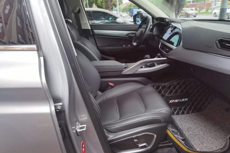 Used Geely Auto Monjaro New Energy 2019 400T YAOXINGZHE Pure Electric Range 80 KM Right Front Seat