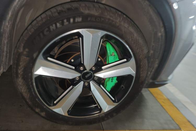 Used Geely Auto Monjaro New Energy 2019 400T YAOXINGZHE Pure Electric Range 80 KM Right Front Wheel Hub