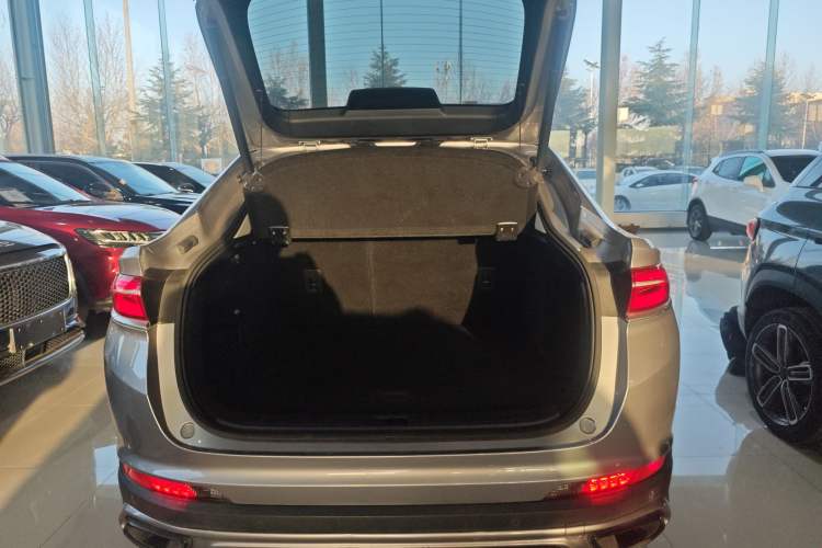 Used Geely Auto Monjaro New Energy 2019 Updated Version 400T YAOXINGER Pure Electric Range 80 KM Trunk