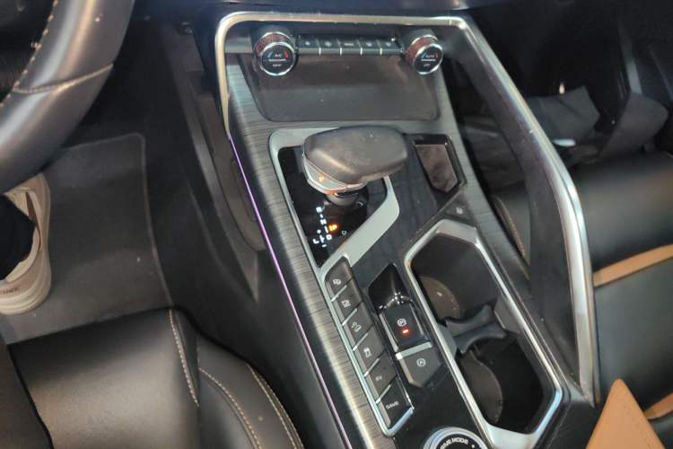 Used Geely Auto Monjaro New Energy 2019 400T Yuxingzhe Pure Electric Range 80 km Gear Lever