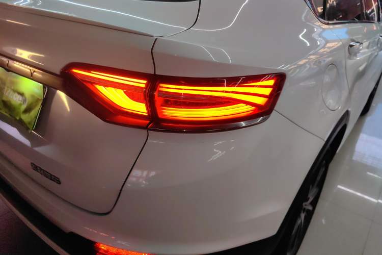 Used Geely Auto Monjaro New Energy 2019 400T Yuxingzhe Pure Electric Range 80 km Right Rear Taillight