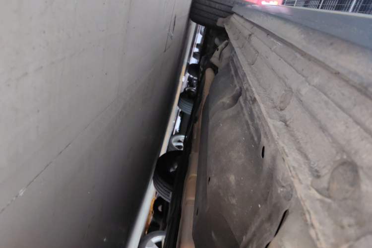 Used Geely Auto Monjaro New Energy 2019 400T Yuxingzhe Pure Electric Range 80 km Right Side Sill