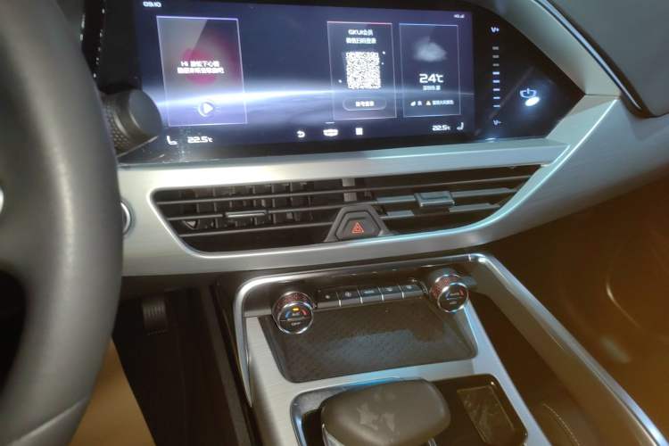 Used Geely Auto Monjaro New Energy 2021 ePro YAOXINGZHE Pure Electric Range 56 KM Audio And AC Panel