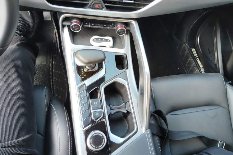 Used Geely Auto Monjaro New Energy 2021 ePro YAOXINGZHE Pure Electric Range 56 KM Gear Lever