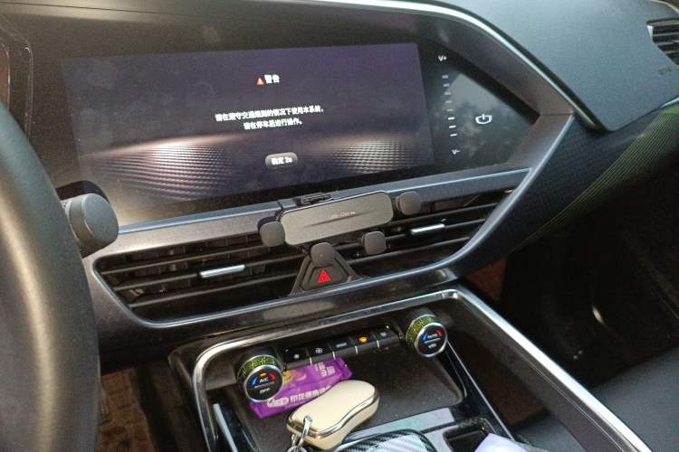 Used Geely Auto Monjaro S 2021 2.0TD DCT Two-Wheel Drive Lightning Edition Audio And AC Panel