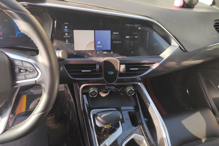 Used Geely Auto Monjaro S 2021 2.0TD DCT Two-Wheel Drive Lightning Edition Audio And AC Panel