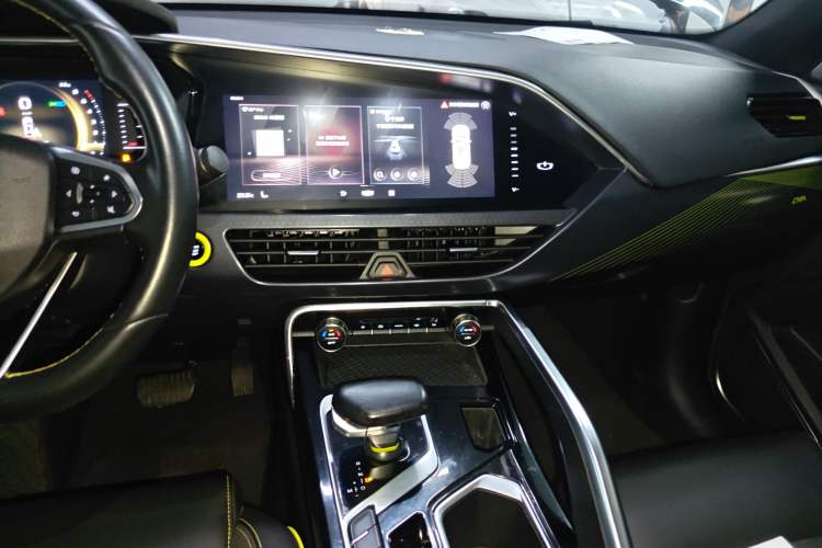 Used Geely Auto Monjaro S 2021 2.0TD DCT Two-Wheel Drive Lightning Edition Audio And AC Panel