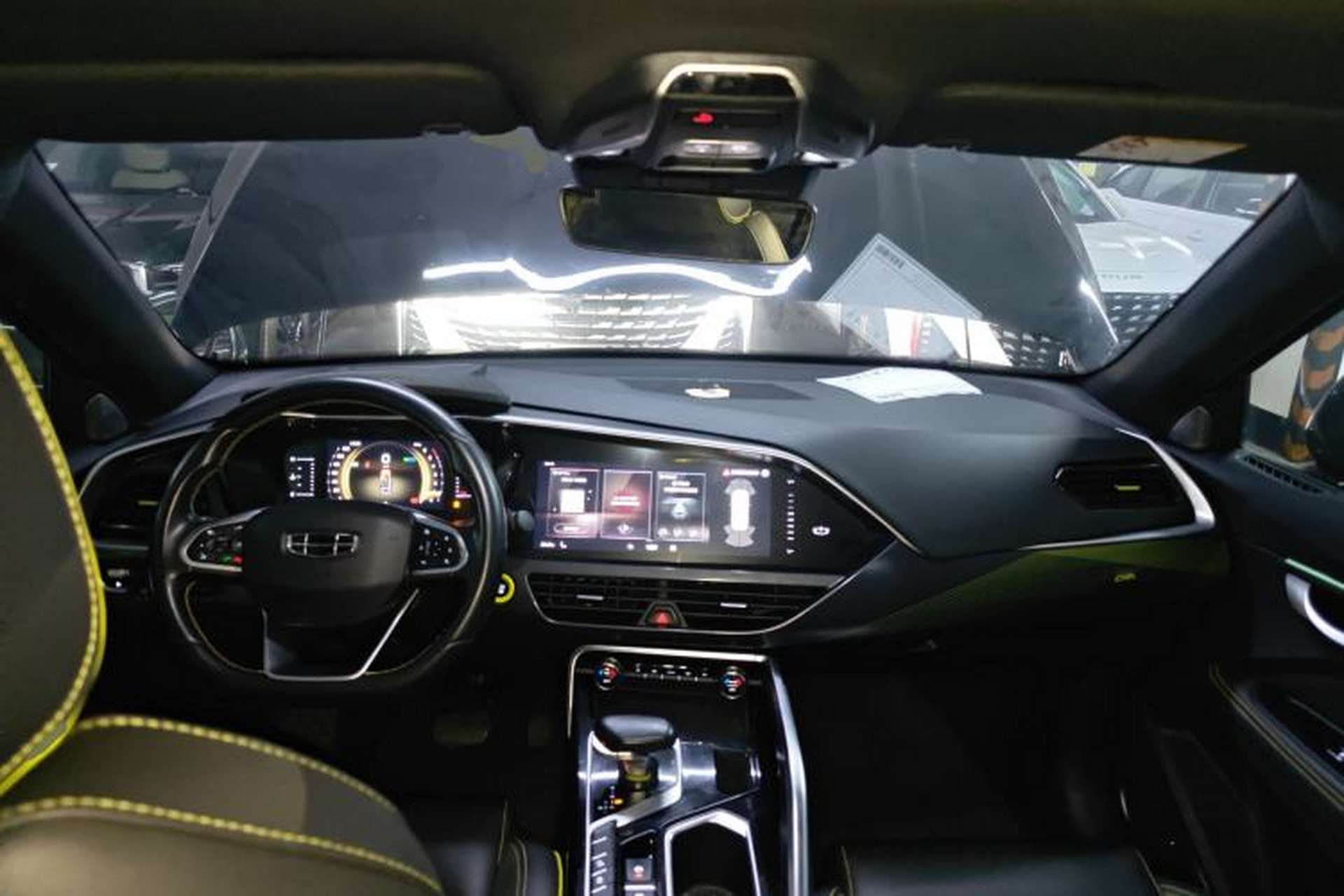Used Geely Auto Monjaro S 2021 2.0TD DCT Two-Wheel Drive Lightning Edition Center Console
