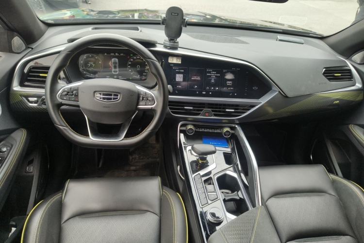 Used Geely Auto Monjaro S 2021 2.0TD Automatic Two-Wheel Drive Lightning Edition Center Console