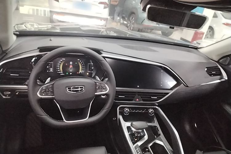 Used Geely Auto Monjaro S 2021 2.0TD Automatic Two-Wheel Drive Lightning Edition Center Console