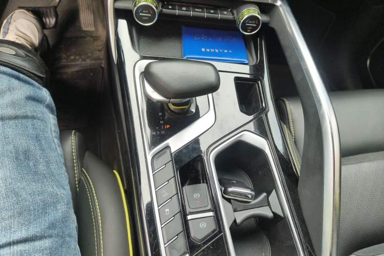 Used Geely Auto Monjaro S 2021 2.0TD Automatic Two-Wheel Drive Lightning Edition Gear Lever