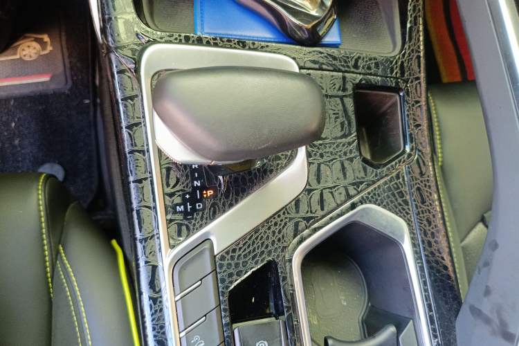 Used Geely Auto Monjaro S 2021 2.0TD Automatic Two-Wheel Drive Lightning Edition Gear Lever
