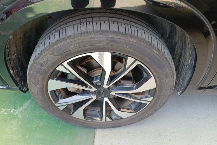 Used Geely Auto Monjaro S 2021 2.0TD Automatic Two-Wheel Drive Lightning Edition Left Front Wheel Hub