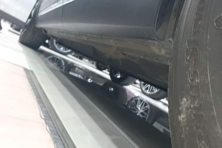Used Geely Auto Monjaro S 2021 2.0TD DCT Two-Wheel Drive Lightning Edition Left Side Sill