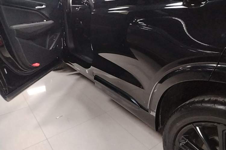 Used Geely Auto Monjaro S 2021 2.0TD Automatic Two-Wheel Drive Lightning Edition Left Side Sill