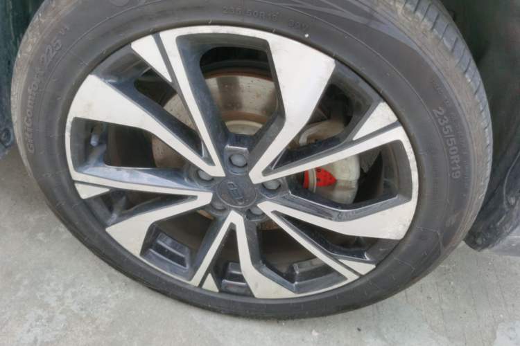 Used Geely Auto Monjaro S 2021 2.0TD DCT Two-Wheel Drive Lightning Edition Right Front Wheel Hub