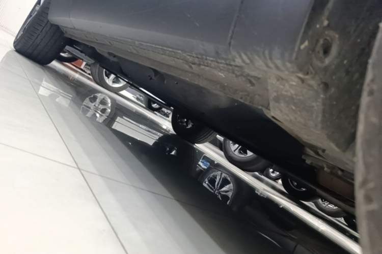 Used Geely Auto Monjaro S 2021 2.0TD DCT Two-Wheel Drive Lightning Edition Right Side Sill