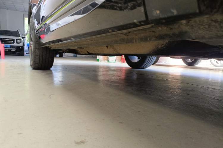 Used Geely Auto Monjaro S 2021 2.0TD Automatic Two-Wheel Drive Lightning Edition Right Side Sill