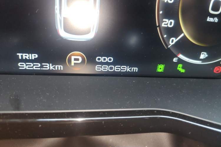 Used Geely Auto Monjaro S 2021 2.0TD Automatic All-Wheel-Drive Phantom Edition Odometer Close Up