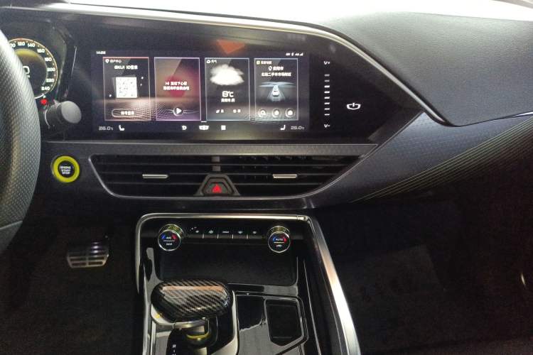 Used Geely Auto Monjaro S 2021 2.0TD Automatic All-Wheel-Drive Phantom Edition Audio And AC Panel