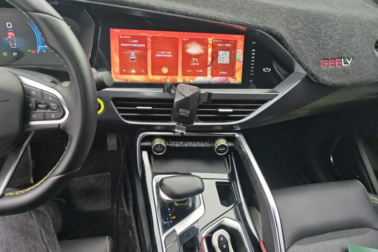 Used Geely Auto Monjaro S 2021 2.0TD DCT Two-Wheel Drive Lightning Edition Audio And AC Panel