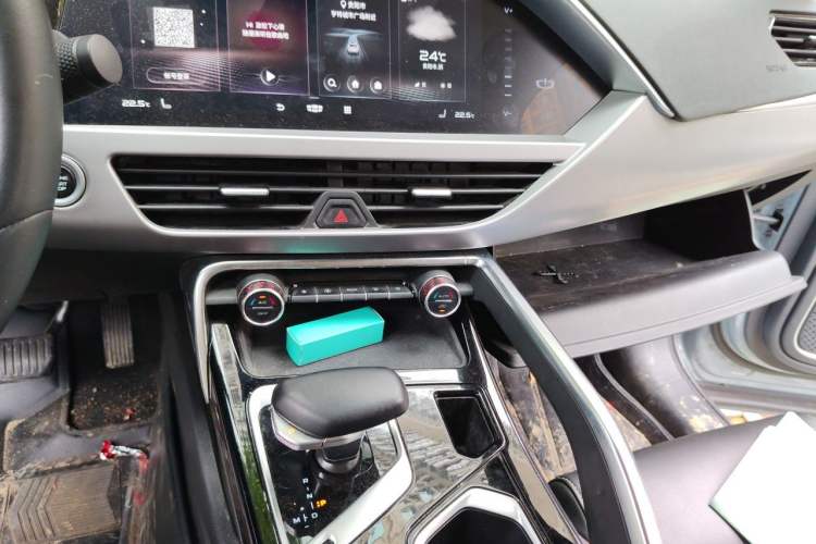 Used Geely Auto Monjaro S 2021 2.0TD DCT Two-Wheel Drive Lightning Edition Audio And AC Panel