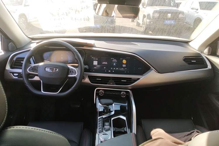 Used Geely Auto Monjaro S 2021 2.0TD DCT Two-Wheel Drive Lightning Edition Center Console