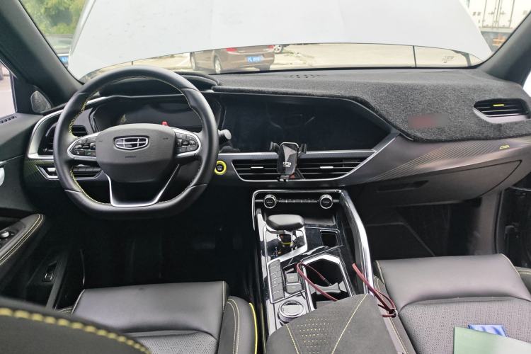 Used Geely Auto Monjaro S 2021 2.0TD DCT Two-Wheel Drive Lightning Edition Center Console
