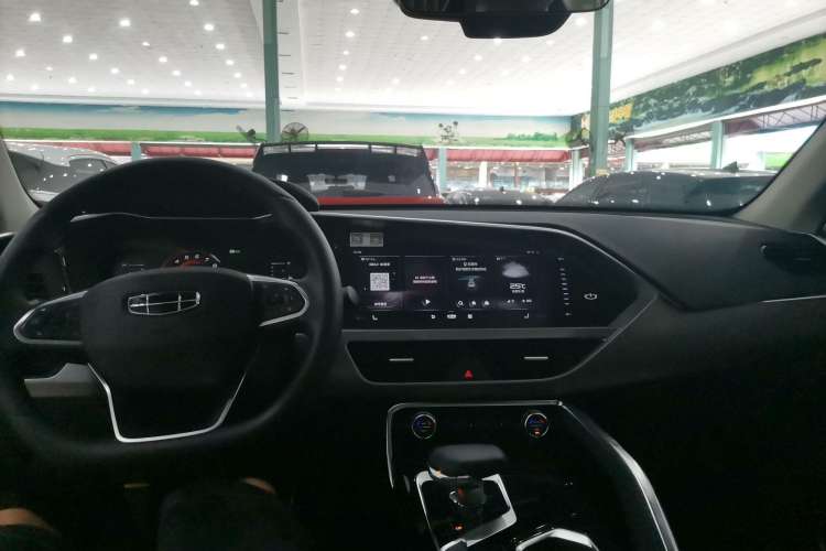 Used Geely Auto Monjaro S 2021 2.0TD DCT Two-Wheel Drive Lightning Edition Center Console