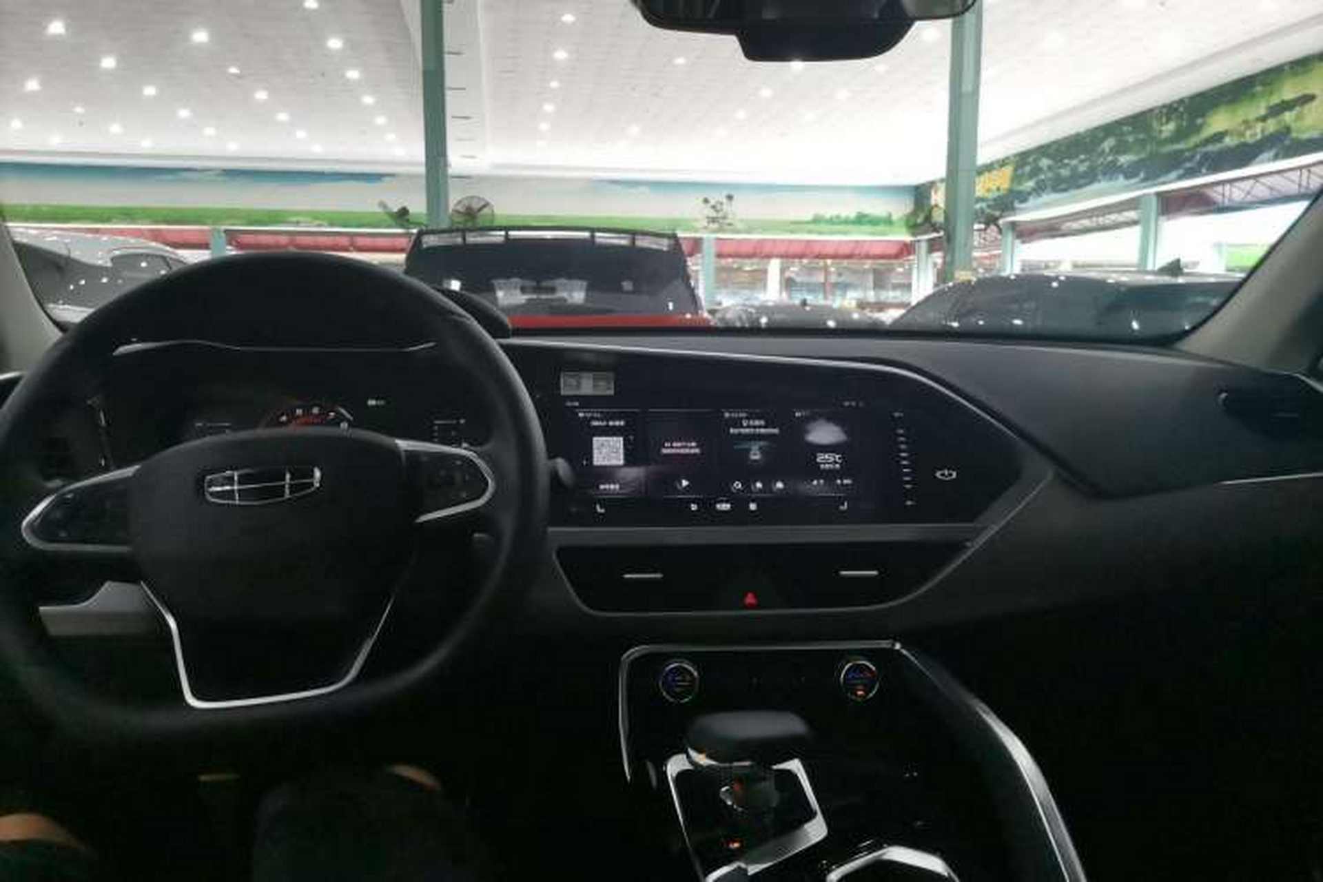 Used Geely Auto Monjaro S 2021 2.0TD DCT Two-Wheel Drive Lightning Edition Center Console
