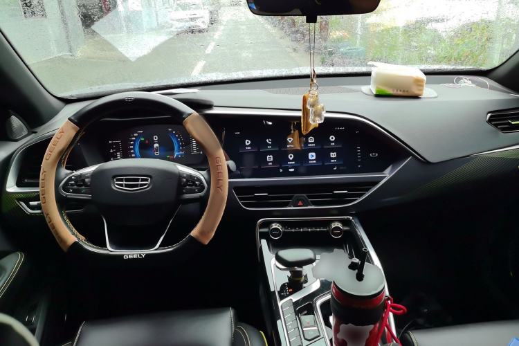 Used Geely Auto Monjaro S 2021 2.0TD DCT Two-Wheel Drive Lightning Edition Center Console