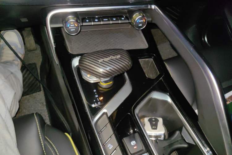 Used Geely Auto Monjaro S 2021 2.0TD Automatic Two-Wheel Drive Lightning Edition Gear Lever