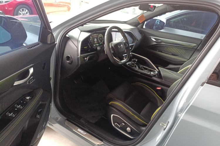 Used Geely Auto Monjaro S 2021 2.0TD Automatic All-Wheel-Drive Phantom Edition Interior 3