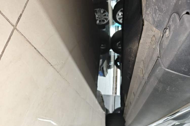 Used Geely Auto Monjaro S 2021 2.0TD DCT Two-Wheel Drive Lightning Edition Left Side Sill