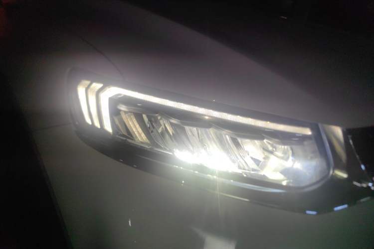 Used Geely Auto Monjaro S 2021 2.0TD Automatic Two-Wheel Drive Lightning Edition Right Front Headlight