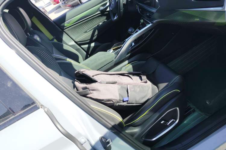 Used Geely Auto Monjaro S 2021 2.0TD Automatic Two-Wheel Drive Lightning Edition Right Front Seat