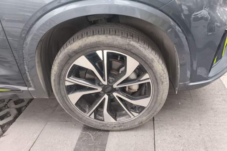 Used Geely Auto Monjaro S 2021 2.0TD DCT Two-Wheel Drive Lightning Edition Right Front Wheel Hub