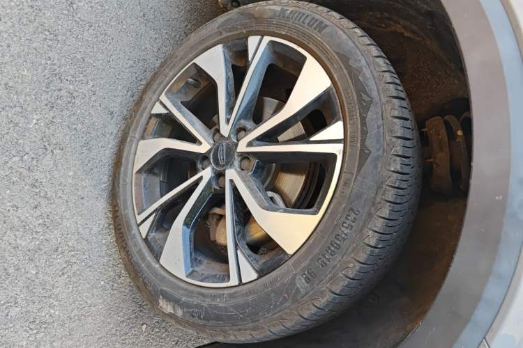 Used Geely Auto Monjaro S 2021 2.0TD DCT Two-Wheel Drive Lightning Edition Right Front Wheel Hub