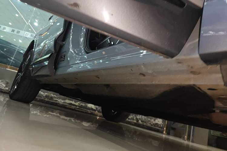 Used Geely Auto Monjaro S 2021 2.0TD Automatic Two-Wheel Drive Lightning Edition Right Side Sill