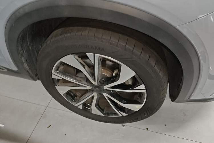 Used Geely Auto Monjaro S 2021 2.0TD DCT Two-Wheel Drive Lightning Edition Right Front Wheel Hub
