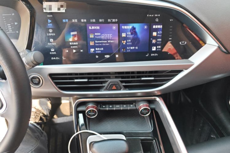 Used Geely Auto Monjaro S 2021 2.0TD DCT Two-Wheel Drive Lightning Edition Audio And AC Panel