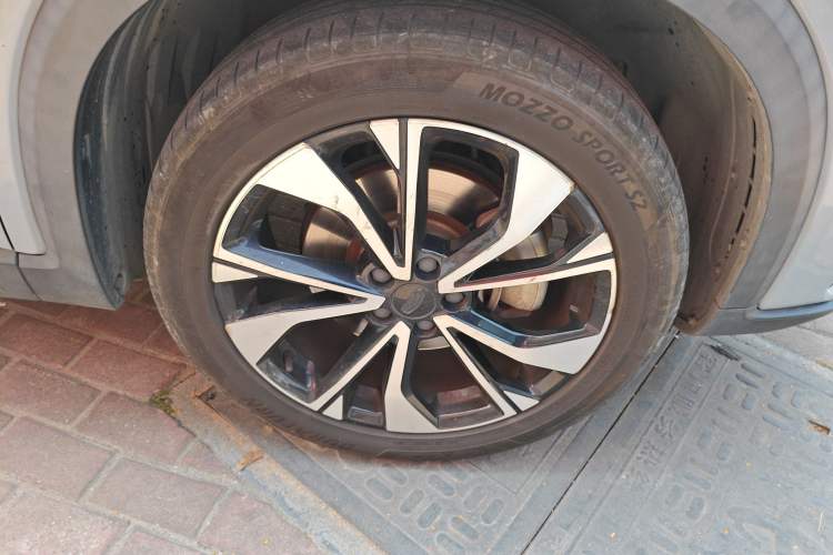 Used Geely Auto Monjaro S 2021 2.0TD DCT Two-Wheel Drive Lightning Edition Right Front Wheel Hub