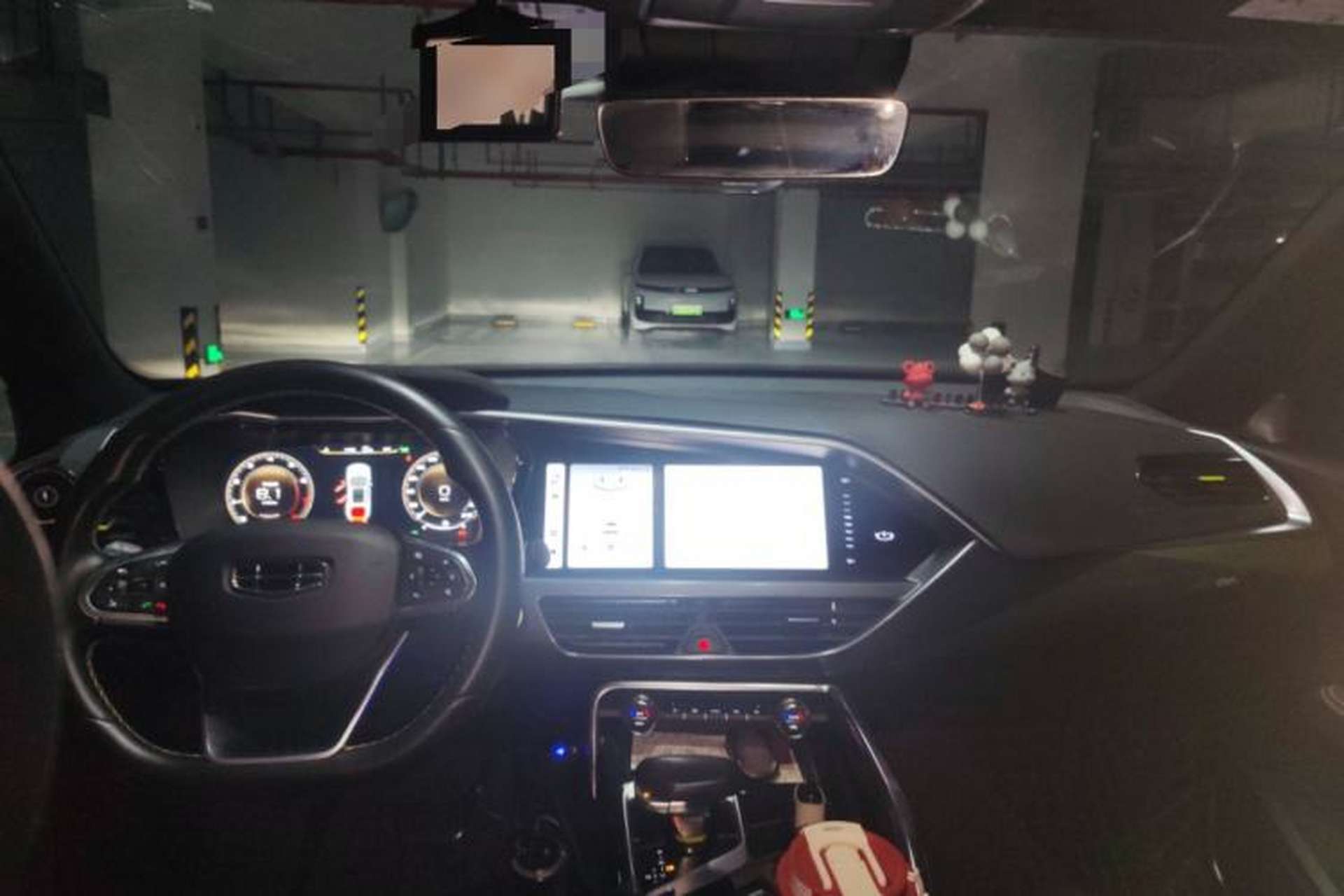 Used Geely Auto Monjaro S 2021 2.0TD Automatic Two-Wheel Drive Lightning Edition Center Console
