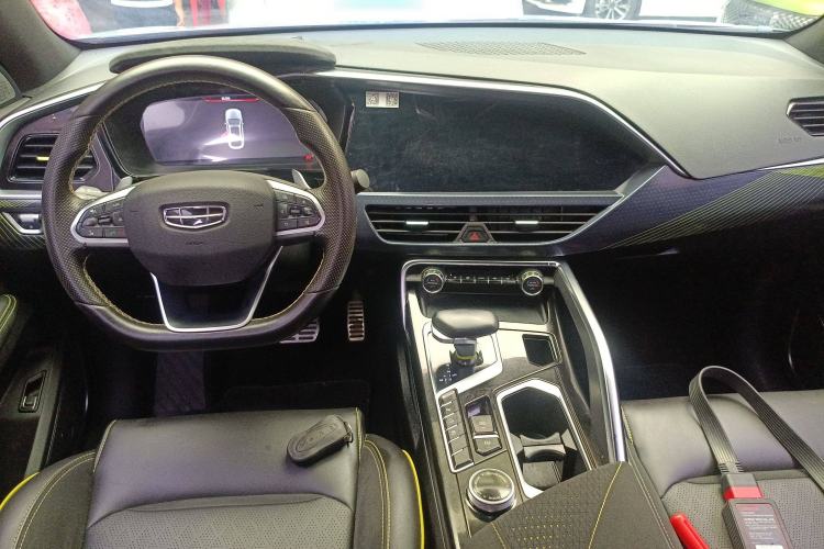 Used Geely Auto Monjaro S 2021 2.0TD Automatic All-Wheel-Drive Phantom Edition Center Console